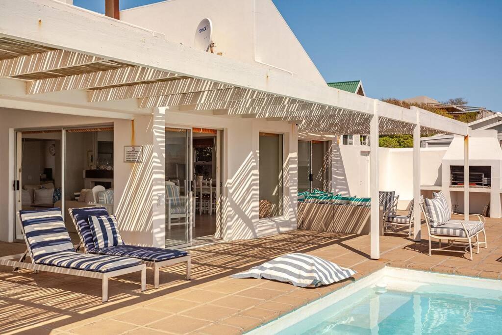 La Petite Baleine Oceanfront Luxury Villa Де Келдерс Екстериор снимка